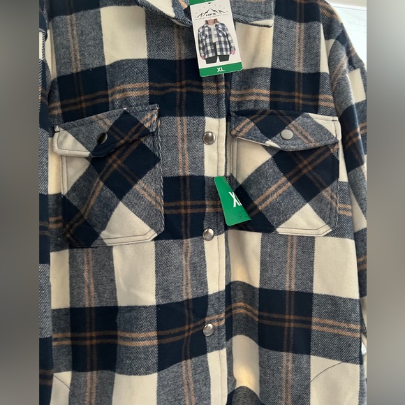 Plaid Shirt with Pockets Brand New Women’s Size XL - Picture 2 of 5